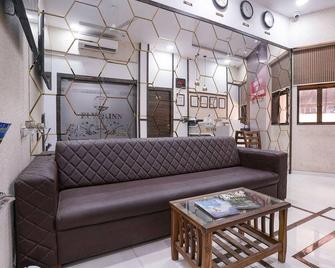 Fabhotel Elvis International - Mumbai - Lobby