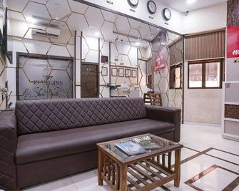 Fabhotel Elvis International - Mumbai - Hall
