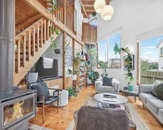 Chalet Moma Port Elliot - Byo Linen - For Lovers Of Different - Port Elliot - Wohnzimmer