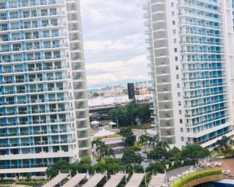 Azure Urban Resort Residences by MicasaAzure77 - Manila - Edificio