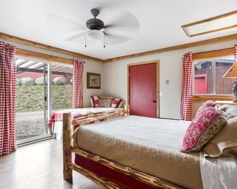 Executive Cabin -1 mile Stillwater River-Caddis Cabin-Montana fly fishing - Nye - Bedroom