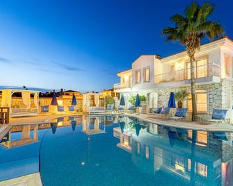 Alaroof Hotel - Alacati - Pool