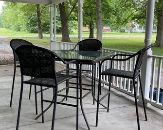 Cozy country setting minutes from Rend Lake - Benton - Patio