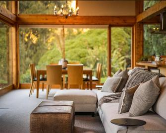 Korimako Lodge, Stunning view and wildlife, your piece of quiet in New Zealand - Dunedin - Living room