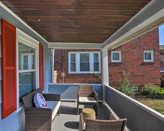 Lorain Lake Cottage Less Than 1 Mi to Lake Erie Fun! - Lorain - Balcony