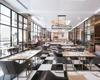 Bigland Bogor Hotel Powered by Archipelago - 茂物 - 餐廳