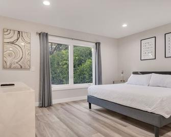 Modern home near colleges - Claremont - Bedroom