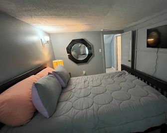 Inkster mi 420 friendly pets ok gathering friendly - Detroit - Bedroom