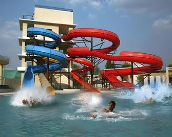 Sentosa Resorts and Water Park - Pune - Piscina