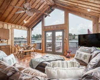 Liams Lodge-Peaceful Cabin Panoramic Lake Views - Hot Springs - Sala de estar