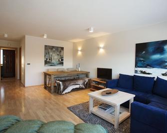 A cosy apartment close to downtown - Reykjavik - Living room