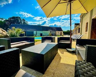 Villa Festive Homazing Piscine Privée 1h De Paris - Courtenay - Balcón