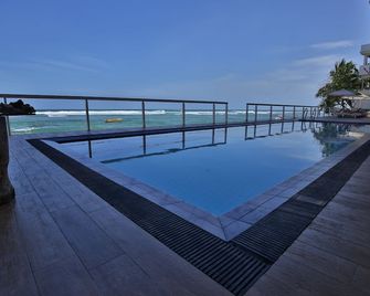 Coral Rock By Bansei - Hikkaduwa - Pileta