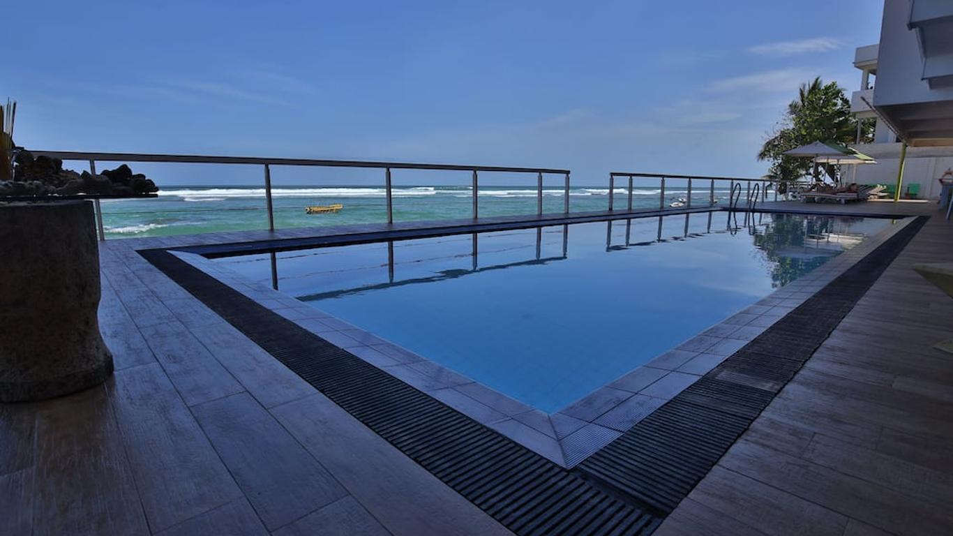 Coral Rock By Bansei