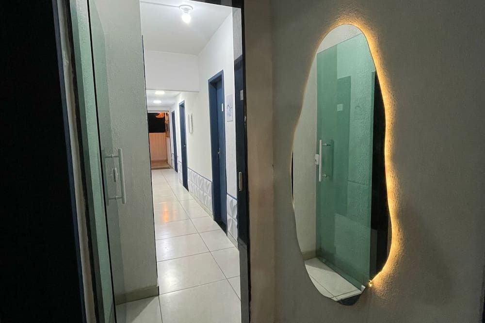 بريموس هوستل آند هاوس - بوزيوس - مدخل