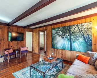 Westhaven Woods~Low rate special! Near beach & Redwoods! - Trinidad - Sala de estar