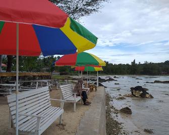 Simeulue Nanik Surfcamp - Sinabang - Playa