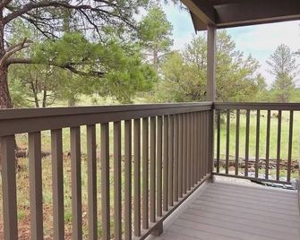 Cozy Tiny Home King Room #23B - Page - Balkon