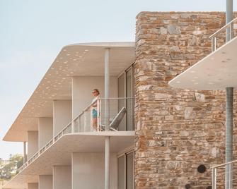 Hotel Les Roches - Le Lavandou - Gebouw
