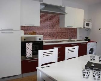 Casa Miralrio For 2 + 2 People - Milagro - Cocina