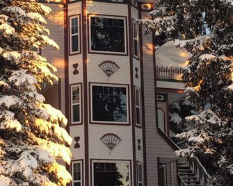 Ski In Ski Out At The Top Of The Silverwood Chair - Vernon - Building