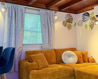Peaceful Barn Retreat on 7 Private Acres / Near Gainesville and Springs - Alachua - Huiskamer