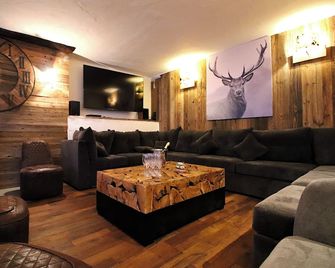 Chalet le Chantelevent for 24 Guests - Slope Views, Pool & Jacuzzi - Commune de Vars - Salon
