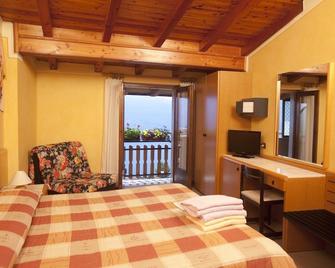 Hotel Castello - Tignale - Bedroom