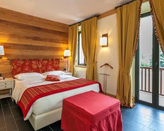 Hotel Lo Scoiattolo - Courmayeur - Bedroom