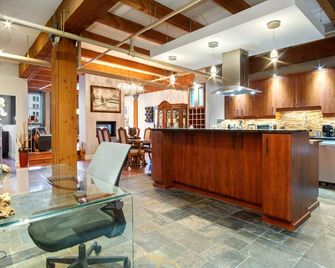 Executive Loft-Styled Condo With Free Parking - Winnipeg