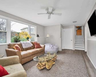 Fenwood Coastal Getaway Private Beach Access - Old Saybrook