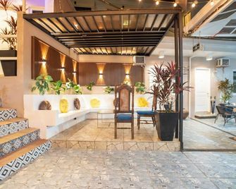 Prim Travellers Inn - Coron - Recepción