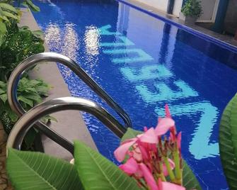 Nebula Residence - Negombo - Piscina