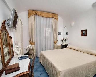 Hotel Bussola - Anacapri - Bedroom