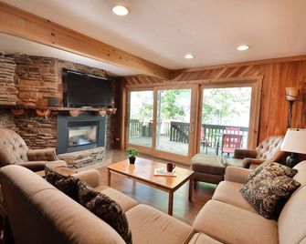 Delton Oaks Resort - ווינסקונסין דלז - סלון