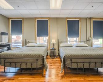 Downtown Loft on Main Street Deadwood, Walk to Saloon 10 and all the casinos! - Deadwood - Bedroom
