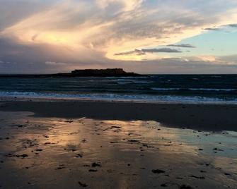 self contained holiday cottage - Alderney - Strand