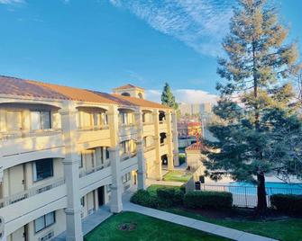 Good Nite Inn Fremont - Fremont - Building