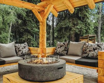 Modern Rustic Cabin w/ Running Water & Shared Sauna - North Pole - Patio