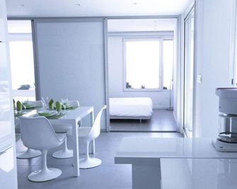 Magnificent sea-view! 70m2 design apartment, big terrace, pool, extras included - Bandol - Eetruimte