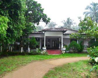 Ela Addara Arunalu - Polonnaruwa - Building