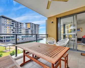 Darwin Waterfront Luxury Apartment - Darwin - Balkon