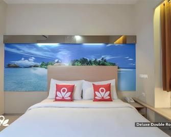 Image Hotel And Resto - Bandung - Bedroom