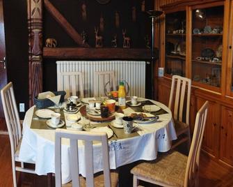 Your Nomadic Room: Africa - Ugine - Comedor