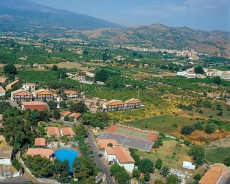 Villaggio Alkantara - ג'יארדיני נאקסוס - נוף חיצוני