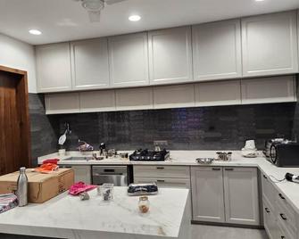 Shantramniy 4bhk the Villa - Bhuj - Kitchen