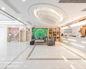Greentree Inn Wuhu Eshan Road University City - Wuhu - Receptionist