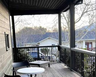 Luxurious 3-Br Home: Bbq Grill, Hot Tub & Fire Pit - Angels Camp - Balcony