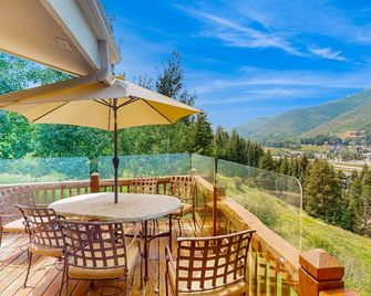 Luxurious Retreat w/ Mountain-View Double Deck, Central AC & Two-Sided Fireplace - Vail - Balcón