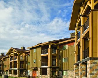 Old Faithful here we come! - West Yellowstone - Building